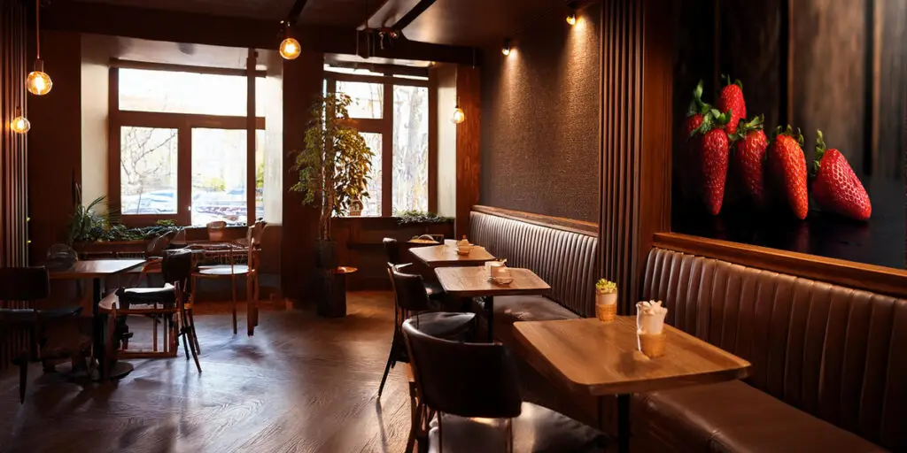 Plik na poster, truskawki na ciemnym tle - wizualizacja