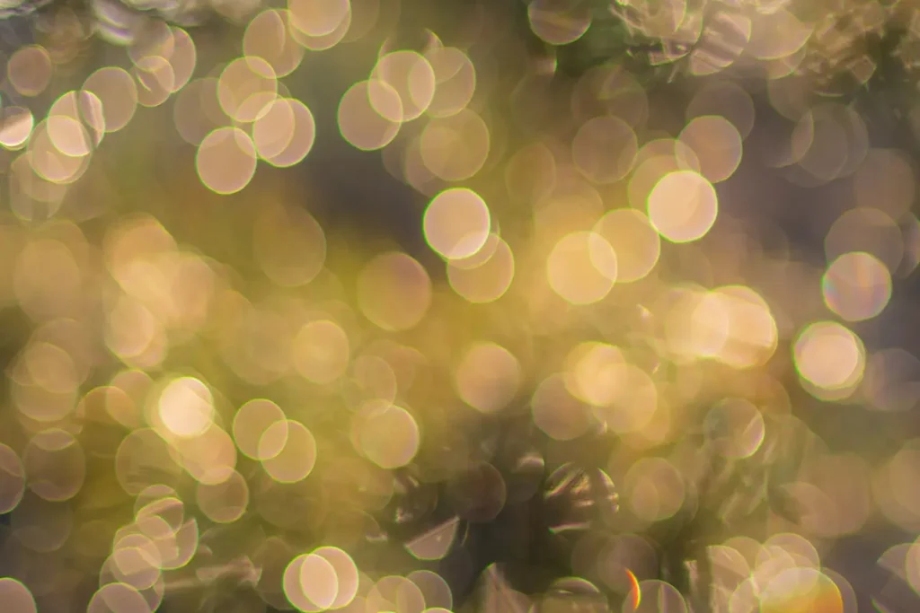 Złote bokeh – rozmyte światełka, eleganckie tło