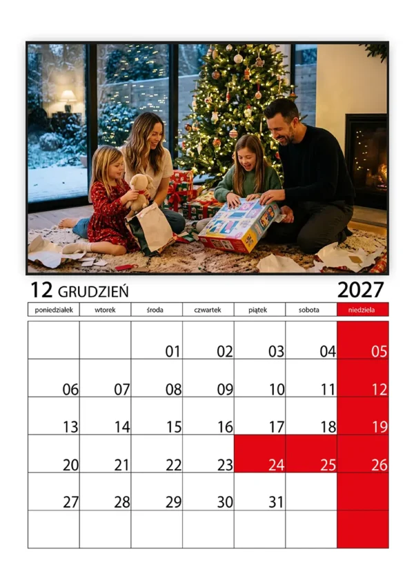 Grudniowa strona kalendarza 2027 ze zdjęciem rodzinnym w domu