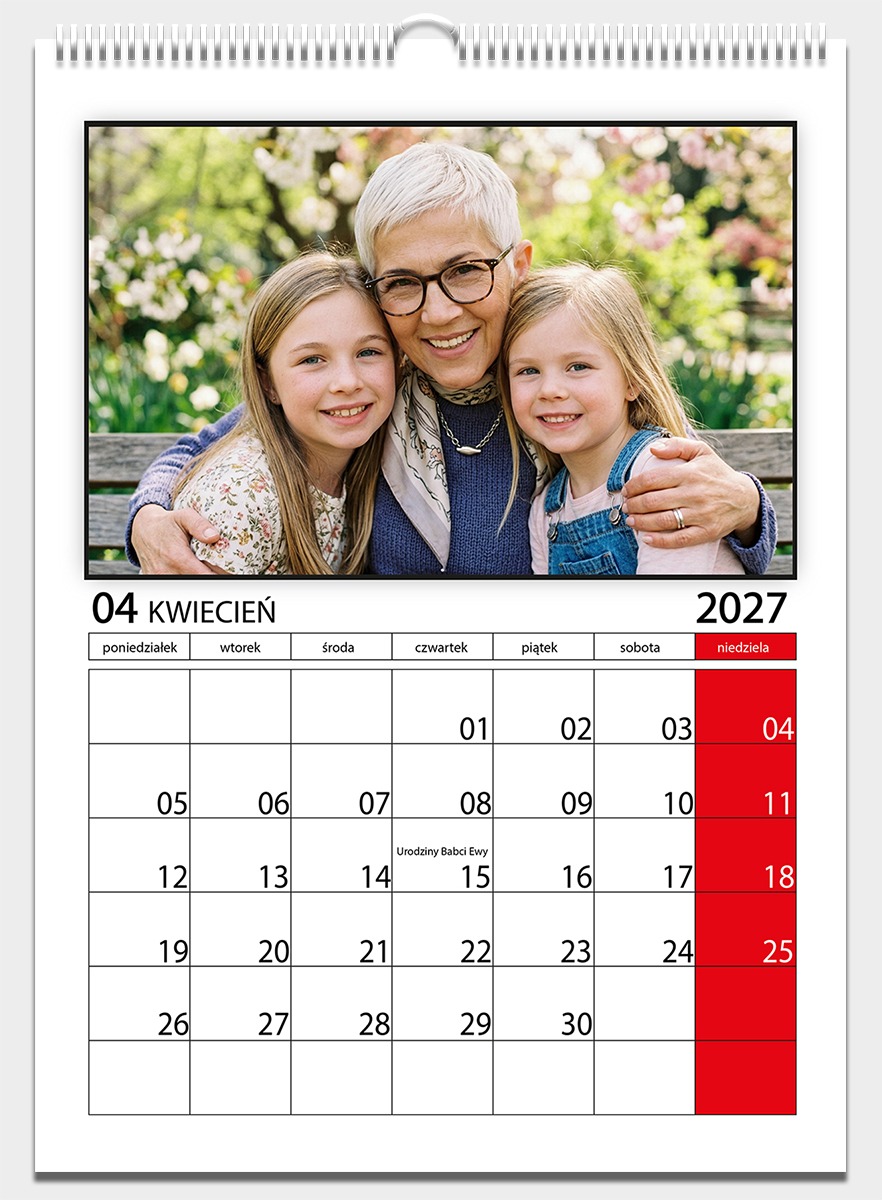 Kalendarz 2027 ze zdjęciami na spirali, kwiecień ze zdjęciem babci z wnuczkami i wpisem Urodziny Babci Ewy przy dacie